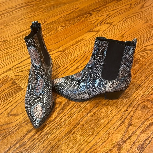 PAIGE Woman’s Snake Skin Booties Size 8 - Picture 2 of 7